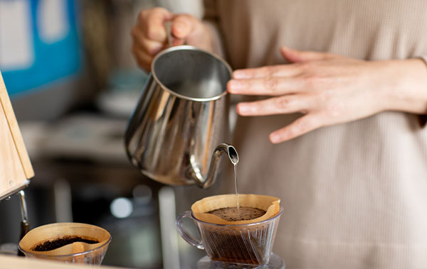 一杯ひと手間、緑川珈琲Midorikoで最高のコーヒー体験を